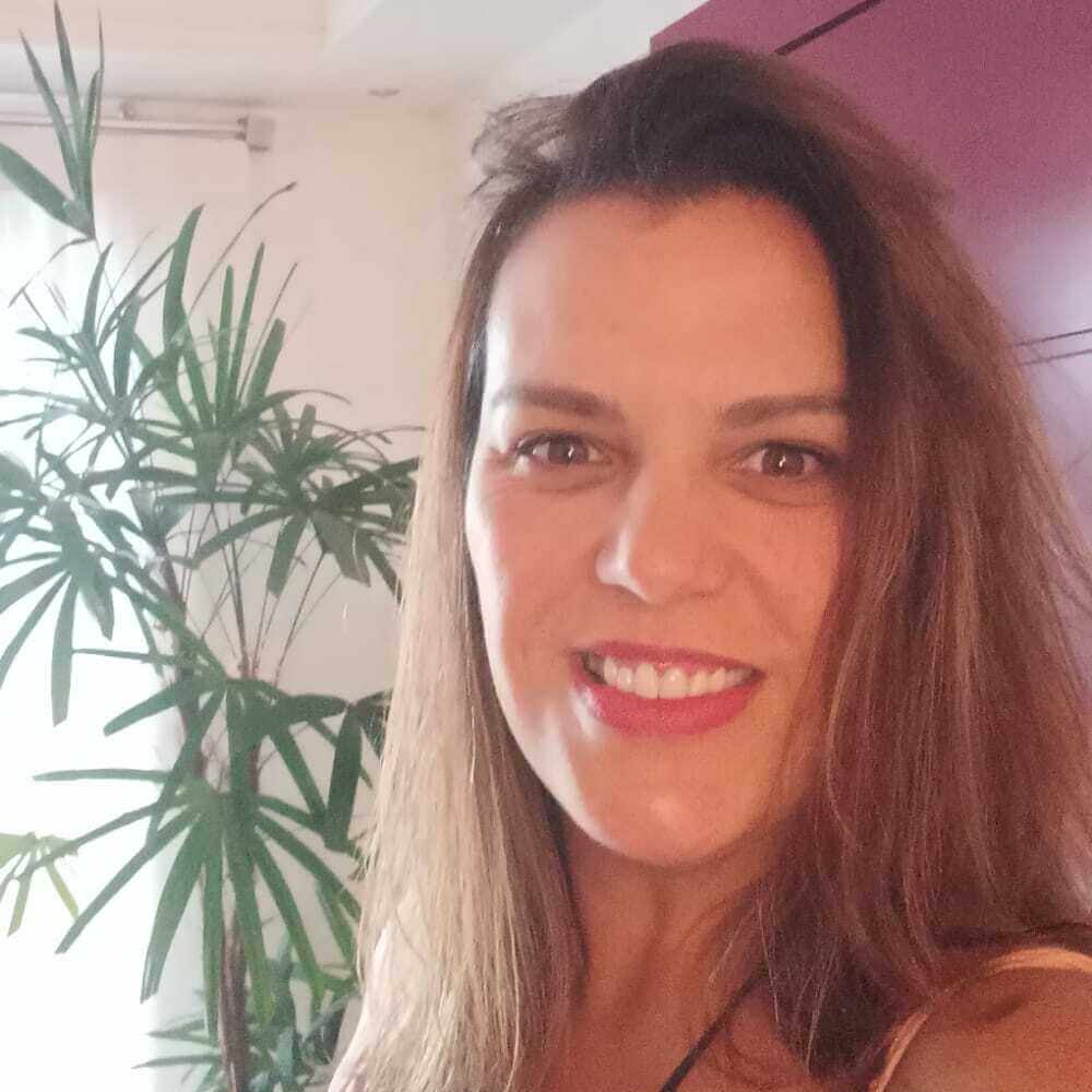 Débora Chamorro - Designer de Interiores e Corretora de Imóveis